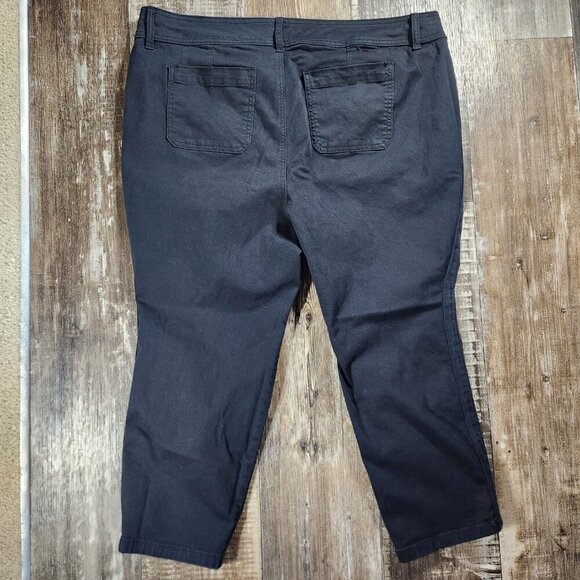 Torrid Feel The Fit Black Crop Pant Size 22 - Picture 2 of 8